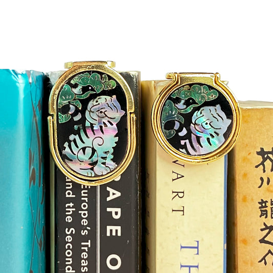 The Bookwedge: A Tiger and a Magpie (2in1 bookmark & page holder thumb ring w. mother-of-pearl fingerpad)